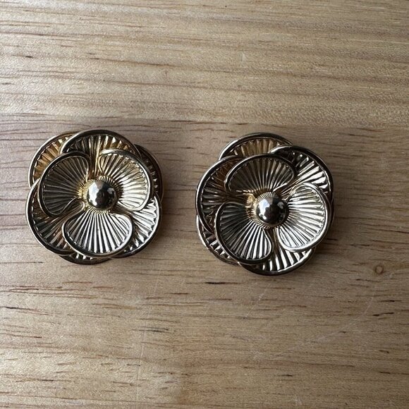 Vintage Coro Earrings‎ Gold Tone Flower Clip On Fashion Jewelry Rare 1" MCM - Picture 7 of 8